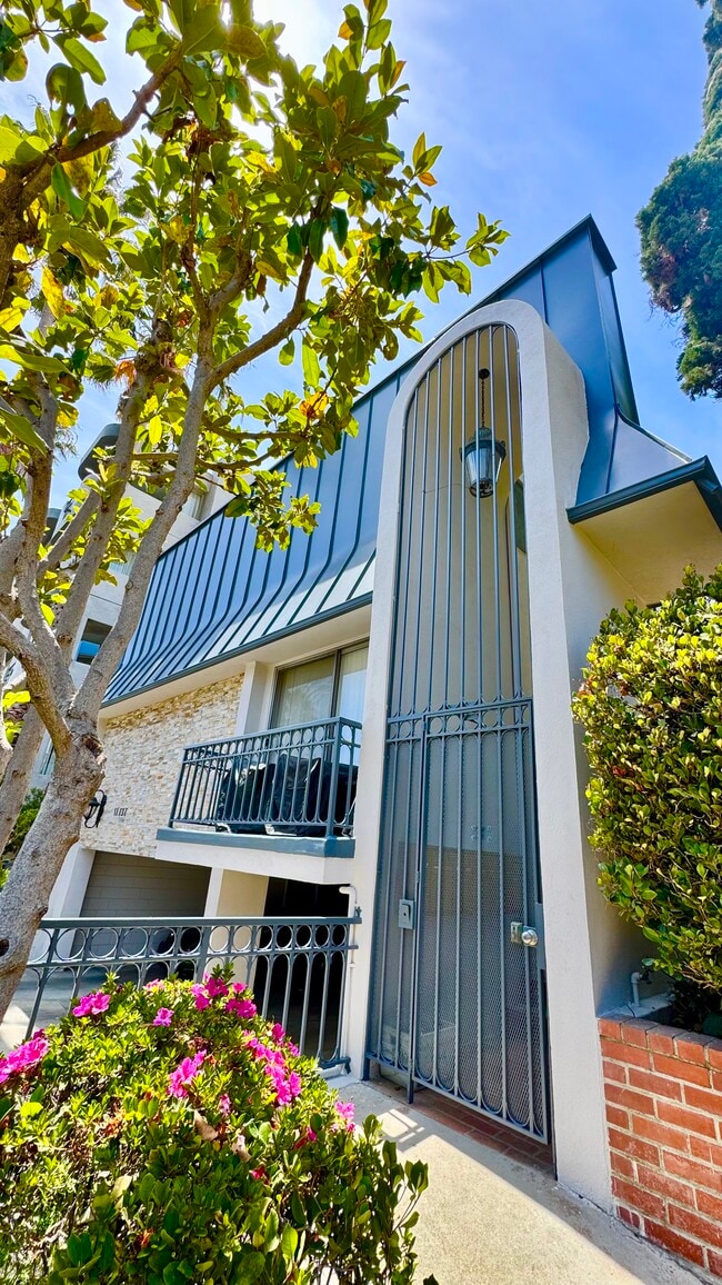 FRONT ENTRANCE - 11737 Kiowa Ave
