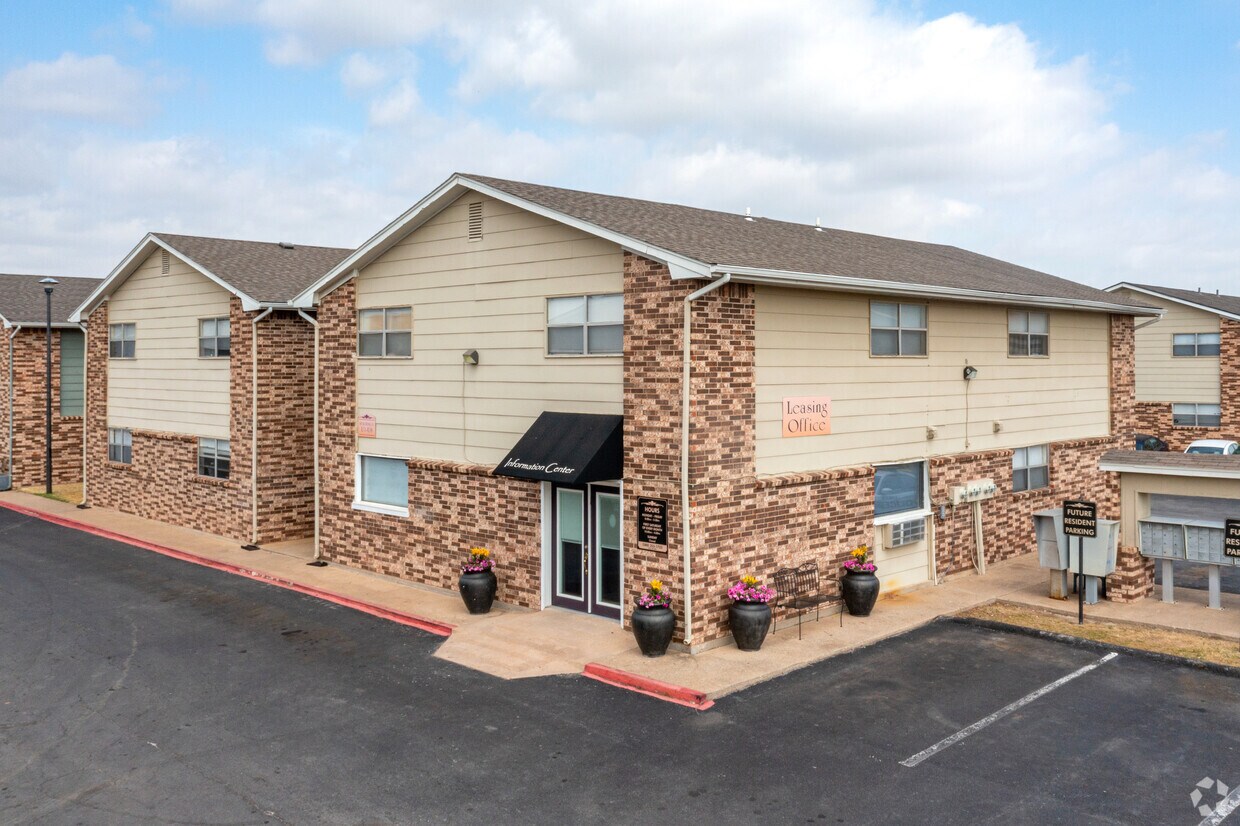 Avendale Pointe Apartments 2704 NW 52nd St Lawton, OK Apartments