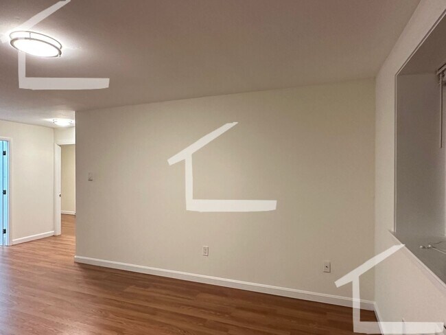 Foto del edificio - Nicely renovated 2 bed near Cleveland Circle and the Green Line.