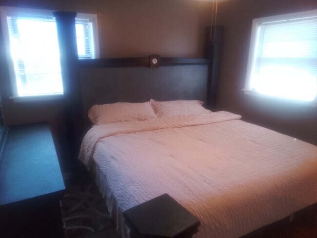 Foto del edificio - 10208 E 7th St