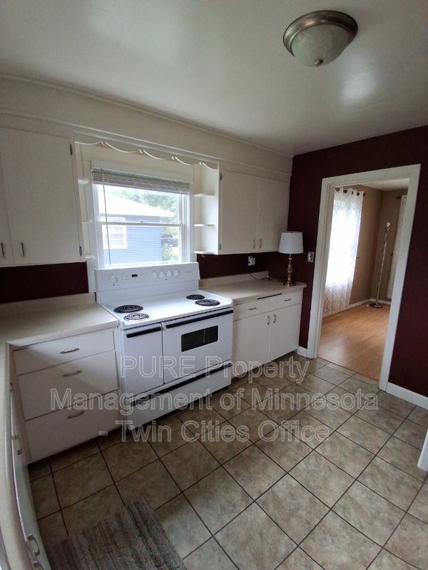 Building Photo - 361 3rd St S