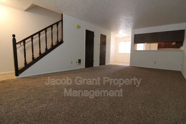 Building Photo - 756 Whittier St