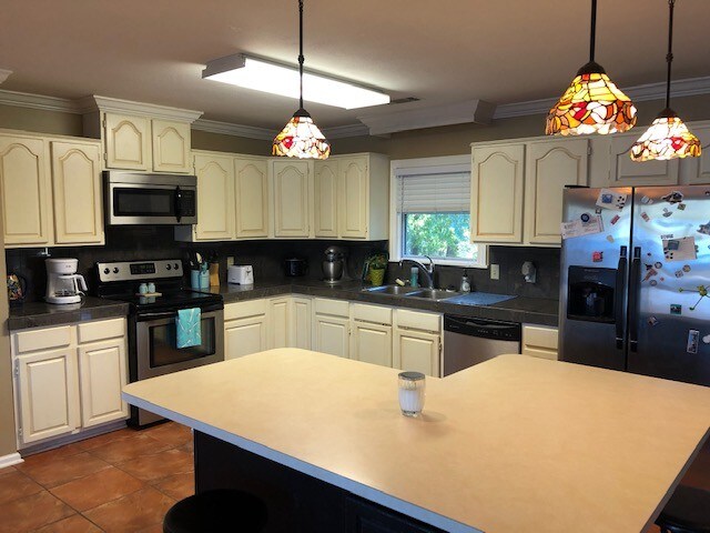 Foto del edificio - 1823 Cypress Lake Rd