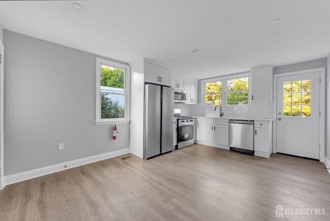 Foto del edificio - 15 N Main St