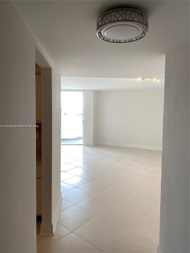 Foto del edificio - 1300 NE Miami Gardens Dr