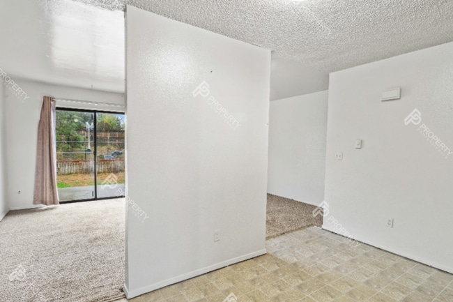 Building Photo - 326 W 25th St