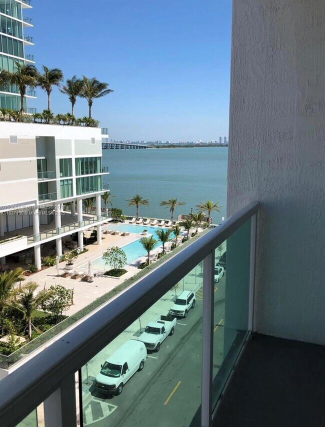 Foto del edificio - 520 NE 29th St