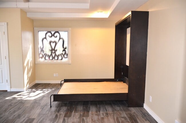 Foto del edificio - 308 E Olive St