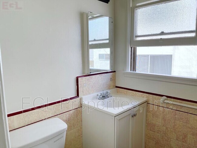 Building Photo - 9216 Alden Dr