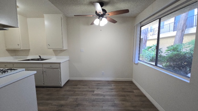 Foto del edificio - 530 N Wilson Ave