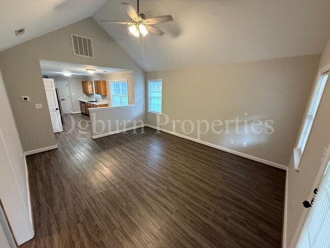 Building Photo - 1679 Thompson Dr
