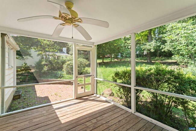 Foto del edificio - 1429 Gentry Ln