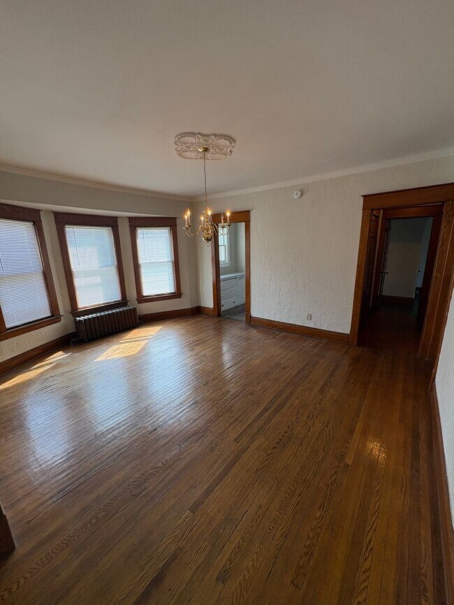 Foto del edificio - 2447/2449 Maplewood Ave