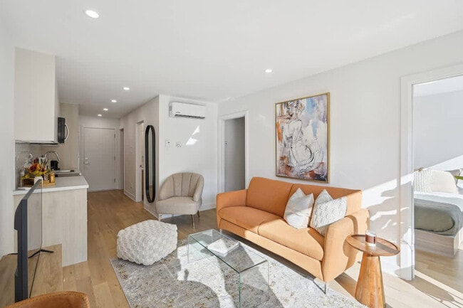 Building Photo - 2110 Rue Bercy