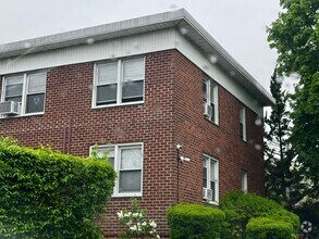 Building Photo - 10 Burbank St