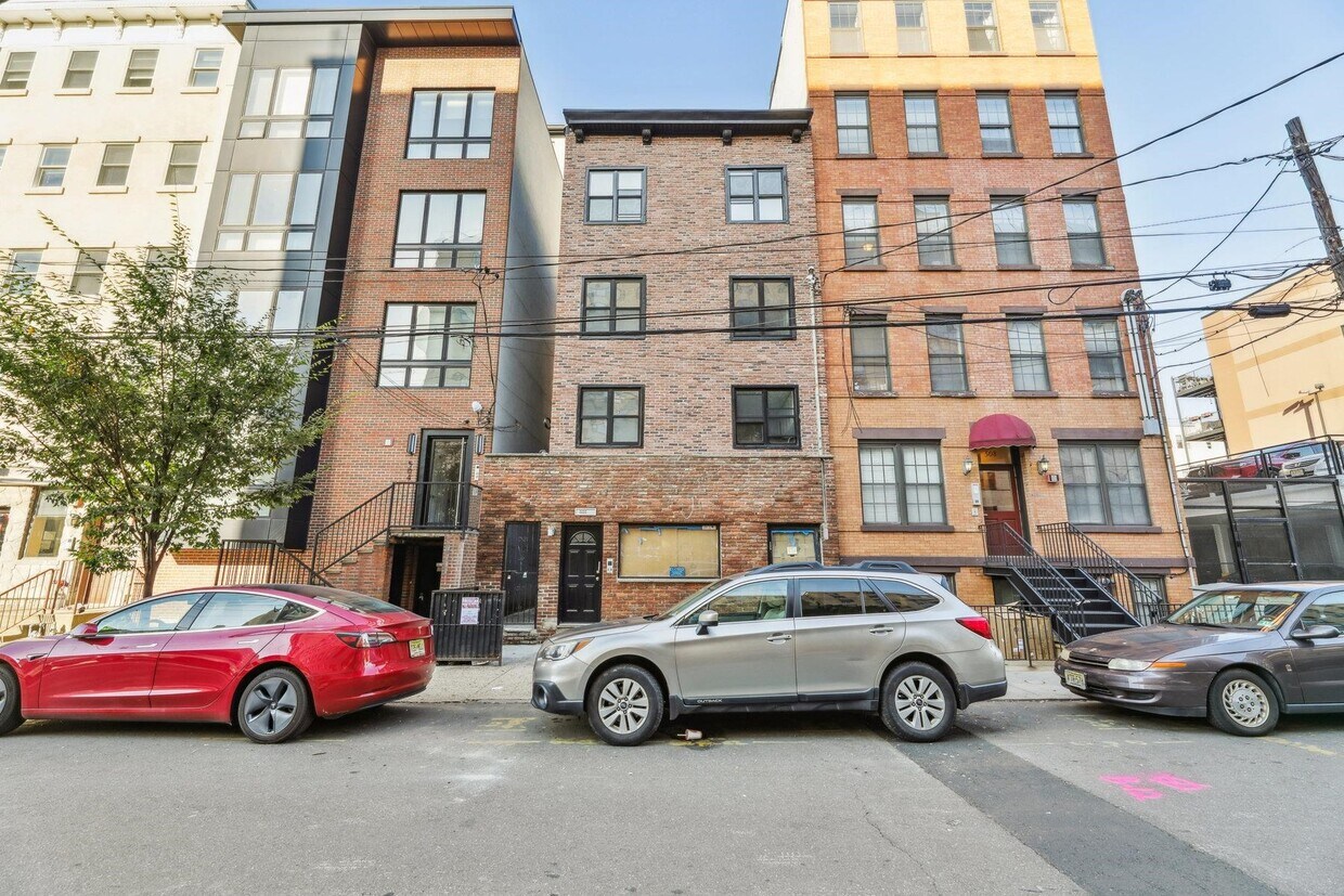 Primary Photo - 506 Grand St