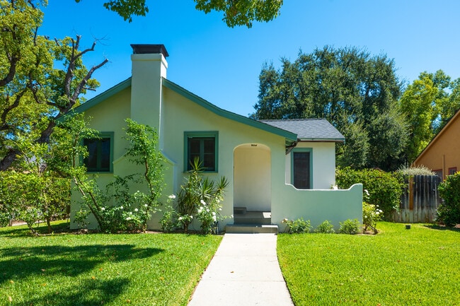 Building Photo - 1726 N Los Robles Ave