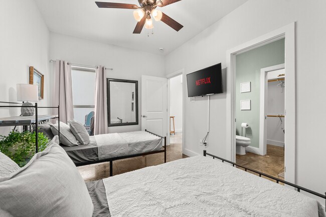 Foto del edificio - 212 Highland Oaks Ln