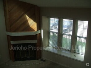 Building Photo - 1250 S Flower Cir