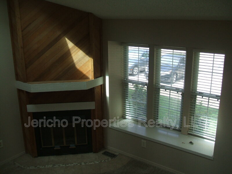 Primary Photo - 1250 S Flower Cir