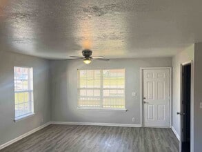 Building Photo - 205 Jennie Ln