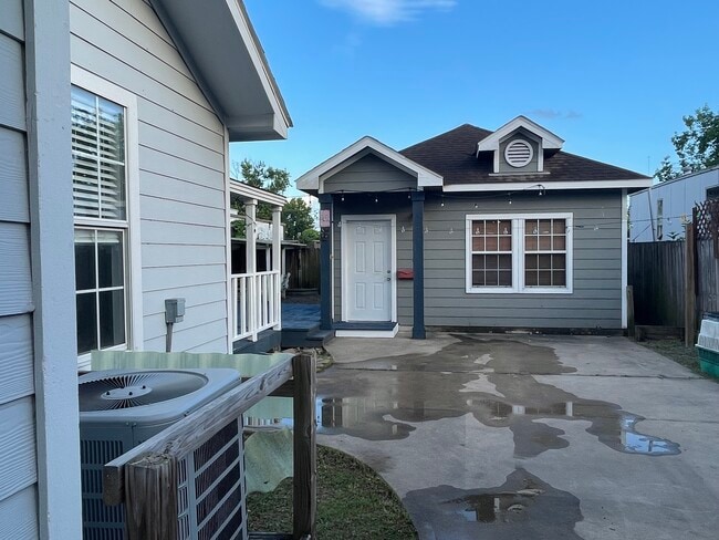Studio house - 1934 July St
