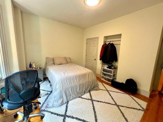 Foto del edificio - 682 E 6th St