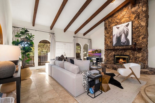 Building Photo - 32 San Patricio Dr