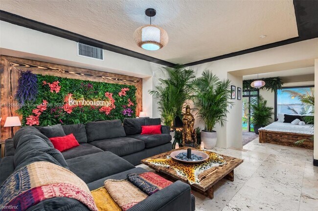Foto del edificio - 5 br, 4 bath House - 1270 NE 87th St