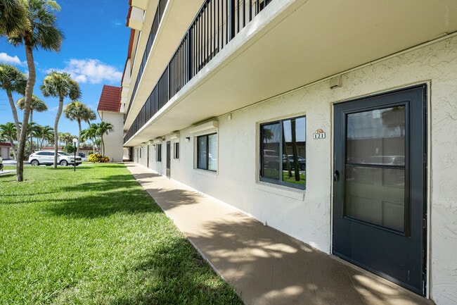 Foto del edificio - 760 S Brevard Ave