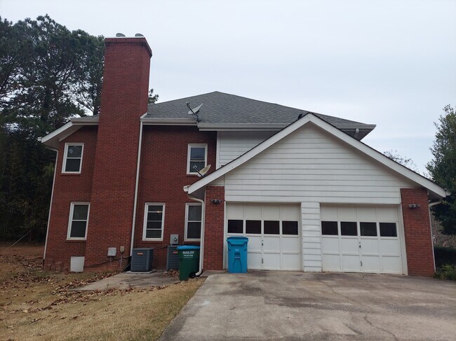 Building Photo - 4837 Castlewood Dr SW