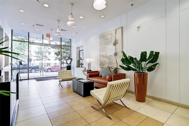 Foto del edificio - 2211 Briarglen Dr