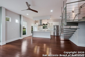 Foto del edificio - 230 Callaghan Ave