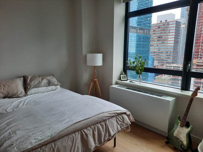 Awesome bedroom with great city views - 4428 Purves St
