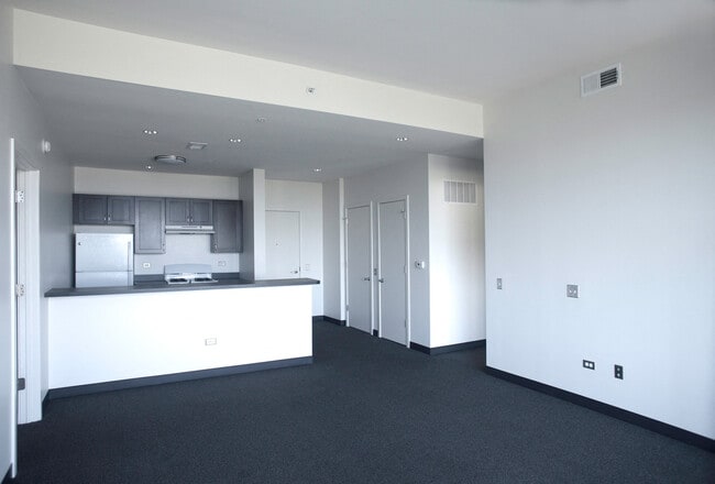 Building Photo - Park Boulevard 2B