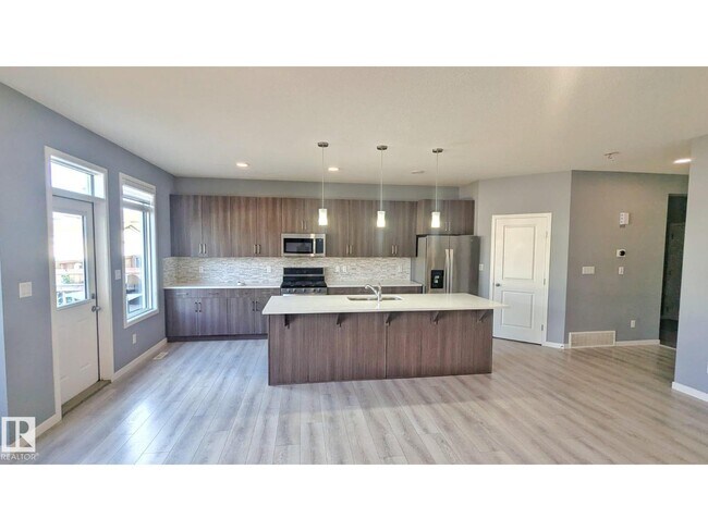 Photo du bâtiment - 2318 Cassidy Way SW