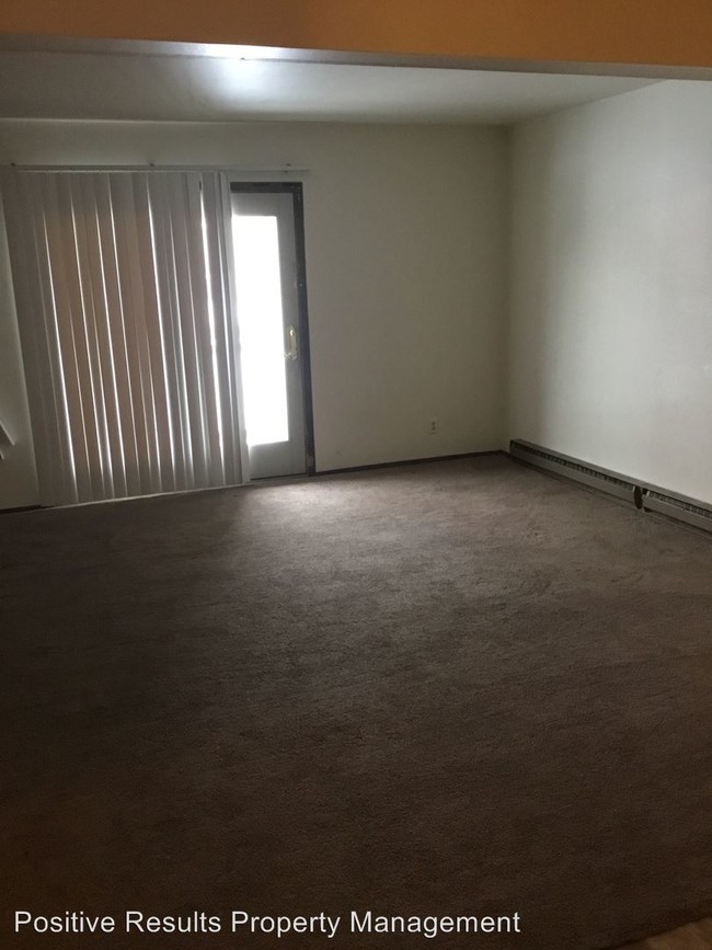 Foto del edificio - 4879 Creek View Rd