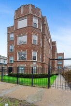 Building Photo - 8022 S Ellis Ave