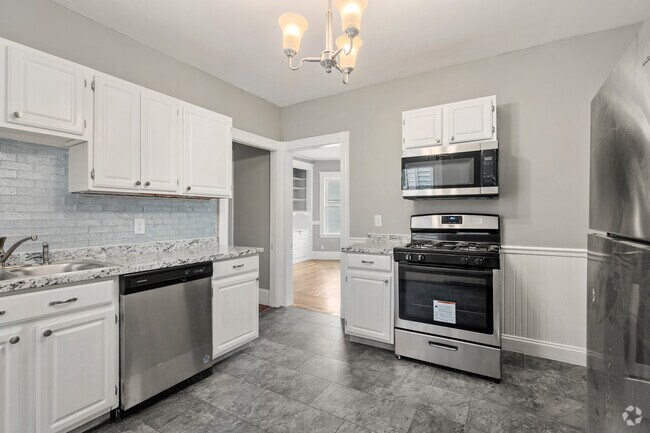 Building Photo - 36 Bellevue St