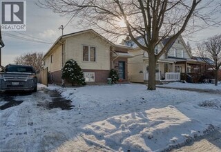 Building Photo - 747 Little Grey St