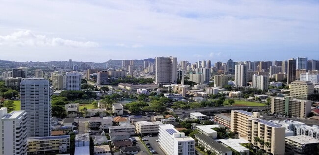 Building Photo - Spacious high floor 1BR/BA, 1pkg & Den - Makiki