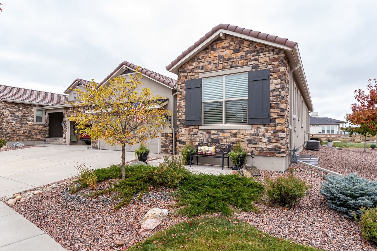 Stunning Flying Horse Patio Home with Stun... - Stunning Flying Horse Patio Home with Stun...