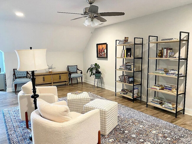 Building Photo - 248 Bluegrass Dr