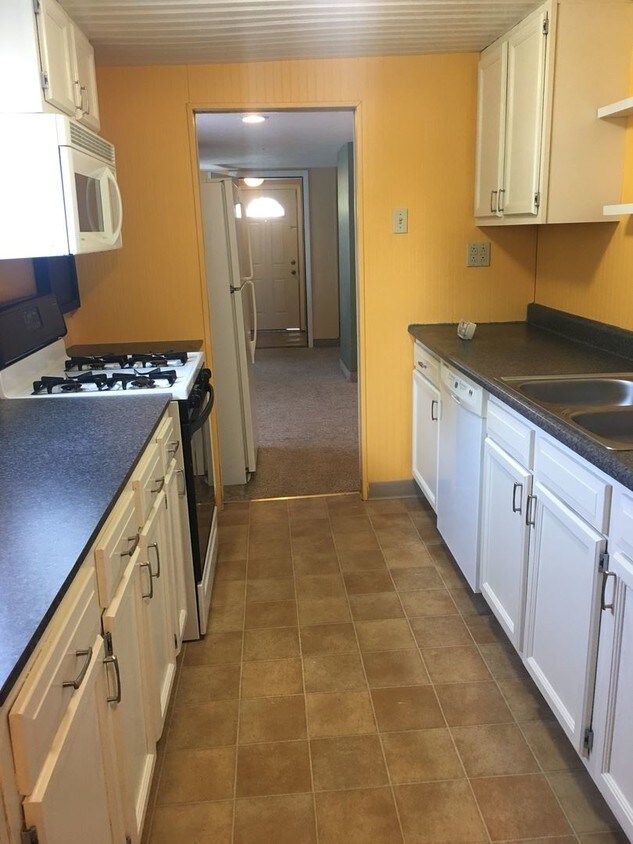 Primary Photo - 2 br, 1 bath House - 3910 Davison Ave