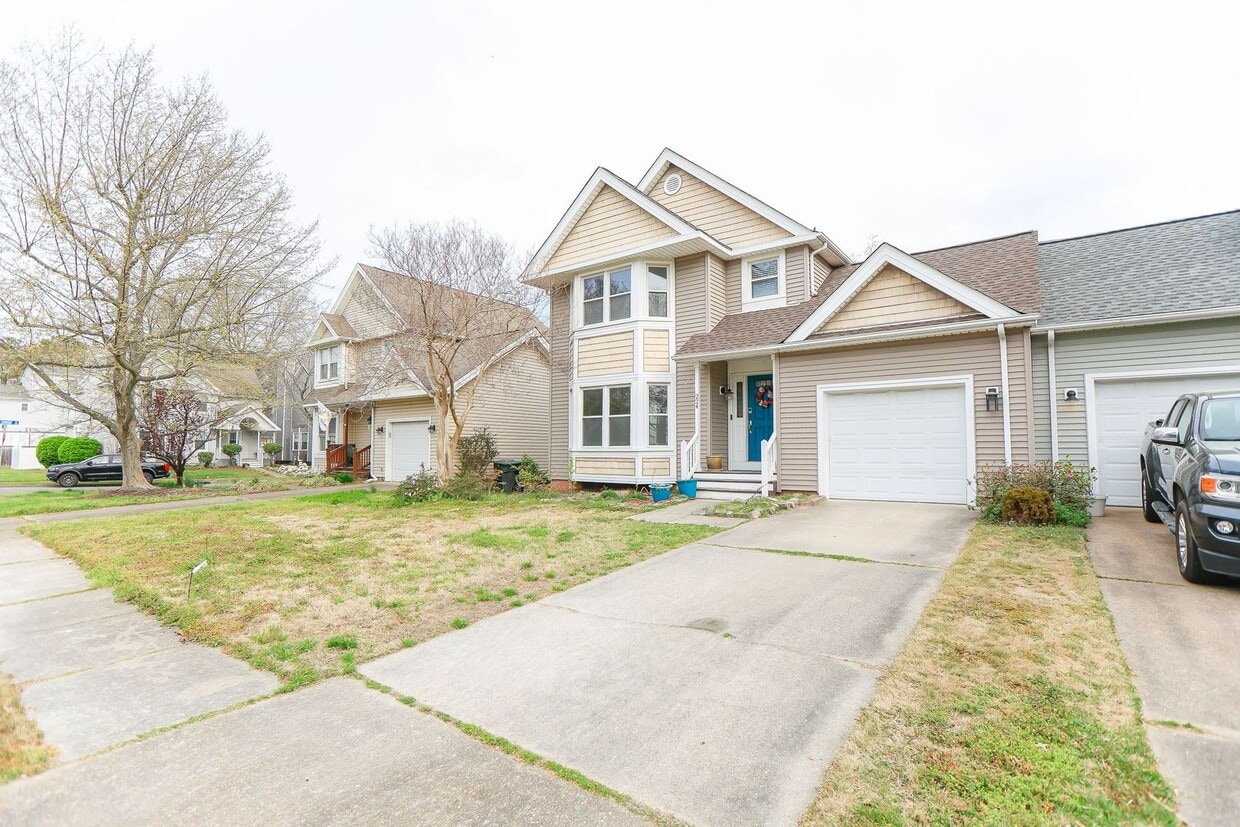 Primary Photo - Beautifully renovated 3 bed 2.5 bath home ...