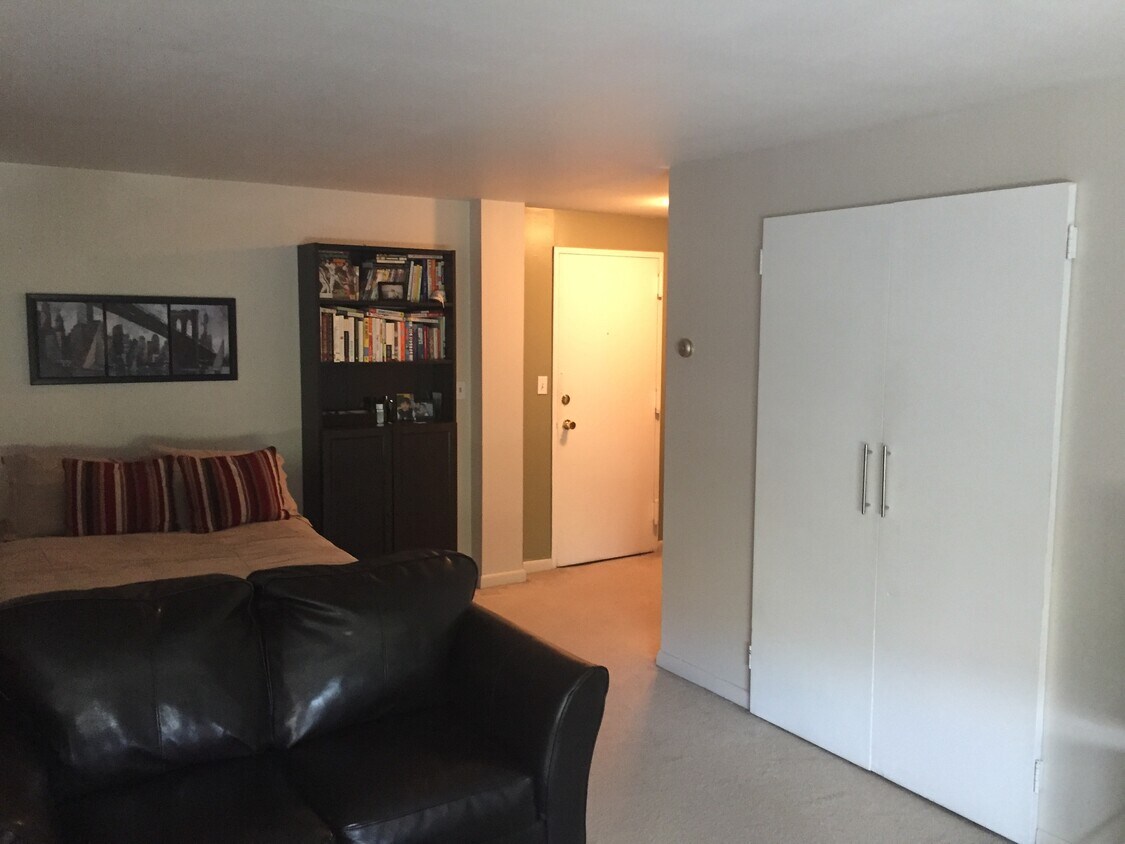 40 Owen St, Hartford, CT 06105 Condo for Rent in Hartford, CT