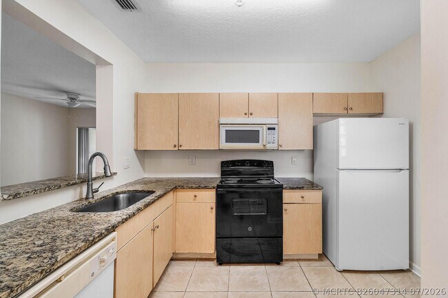 Foto del edificio - 1161 Golden Lakes Blvd