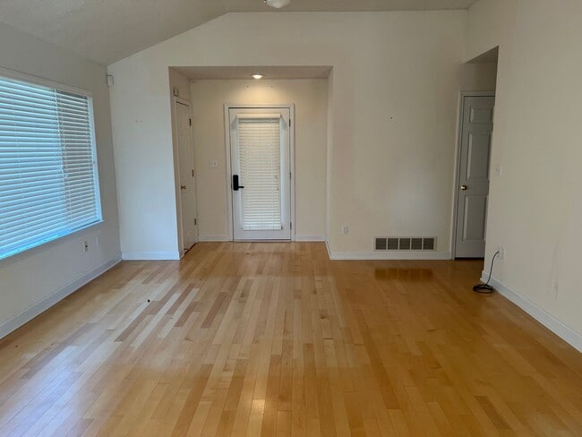 Building Photo - 609 Heidman