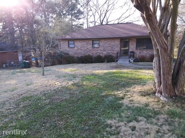Building Photo - 6 br, 3 bath House - 820 Walnut Circle Sw