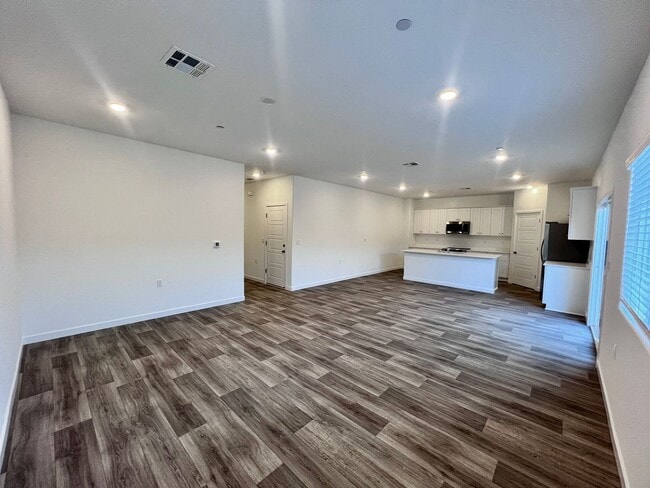 Building Photo - $3,095 Ashlan & Highland, 5 Bedroom House - Buckingham Ave, Clovis - Solar Panels